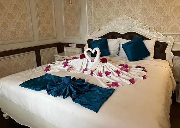 Aquamarine Royal Cruise Botel 5*